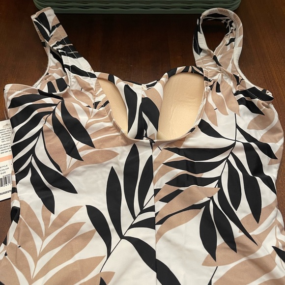 NWT Maxine of Hollywood Women's Shirred Girl Leg One Piece Swimsuit - Picture 5 of 13